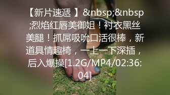 小护士情趣打闹,小烈唇含住肉棒吃得津津有味...