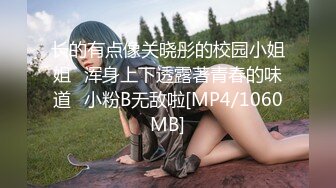 170CM眼镜美妞大战头套男，超细美腿吊带肉丝，毛毛浓密假屌伺候，扶着JB挺入抽送，应观众要求换上黑丝，双腿肩上扛激情爆操