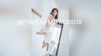 写字楼女厕蓝衣黑裤闷骚型靓妹 性感的黑色情趣内中间开窗全是毛