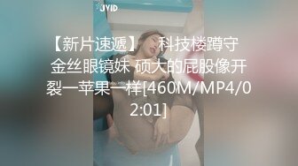 两对情侣酒店开房玩游戏输了就吃对方女友的鲍鱼最后竟然演变成了一场4P大混战