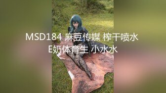 邪恶的房东暗藏摄像头偷拍美女租客洗澡站着尿尿