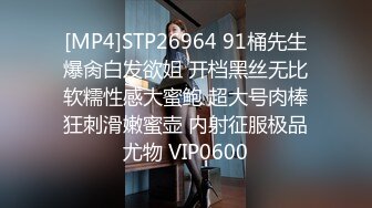 在家操美眉 我要睡觉 你不要射里面 不是安全期吗  痛 趴着撅起屁屁被大鸡鸡无套后入 箭在弦上能不发吗