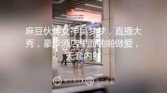 公共闪烁的裸体女人在街上要求在旁观者面前做爱，他们射在她身上 (6467af53eaac4)