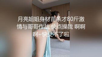 【天体海滩系列】两个漂亮妹纸在岸边晒着日光浴，小嫩B也快晒黑了