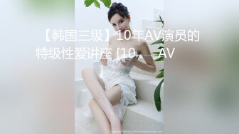 妹子拿着这根粗长的鸡巴就玩深喉