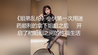 子龙寻花赵总约包臀裙网红妹，舌吻调情穿上超性感情趣装，脱掉高跟鞋双腿肩上扛，激情打桩妹纸爽了1