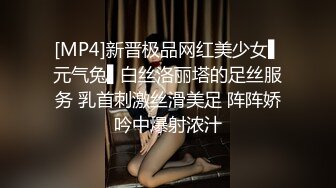 科技园女厕气质优雅套裙装女职员,紧紧闭合的窄小穴洞看着就眼馋[