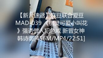 宅男福利，推特极品露脸女神【布丁大法】强势回归私拍4套，尺度突破，清晰露出肥鲍，手指隔内裤紫薇