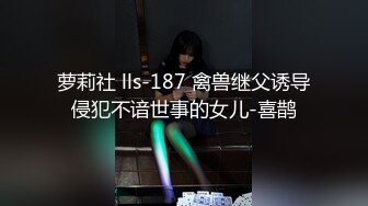 美容院老板娘還真臊,看店期間沒客人,自己脫了褲子摸B紫薇,突然來個人,趕忙招呼客人