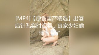 叔嫂乱伦：超会喷水的小嫂子，跟嫂子户外小树林车震野战，一边艹逼一边抓奶子，绝对刺激！