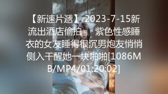 漂亮美女吃鸡啪啪 撅着屁屁被无套后入 操的很舒坦 表情享受 颜射吃精