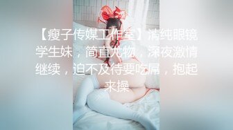 陈会长按摩店选妃找了个年轻的大奶小姐，给小姐舔逼吃奶口味好重，捏着奶子上位享受小骚逼的口舌服务真会玩