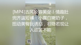 老婆帮我完成了一个绿帽的终极幻想送她用最下贱的方式上别人的车过程超级刺激一直被路人车撞见希望大家喜欢