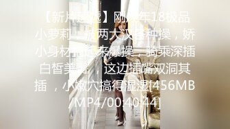 [MP4/ 1.68G] 轻熟女姐妹组合露脸激情4P伺候年轻小哥哥，让小哥吃奶子交大鸡巴，黑丝情趣互动抽插