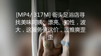 跪在床边吃鸡巴的绝美少妇