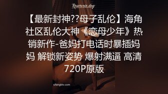 YC商场抄底齐逼蓝裙细长腿绝色美妞 微透蕾丝内被骚穴浸湿了