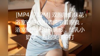 20岁美乳小美女黄瓜插穴，两个圆润奶子，一撮毛超极品粉嫩小穴