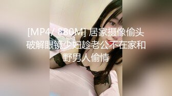 染了一头绿毛的美女主播和炮友洗鸳鸯浴 然后啪啪自慰