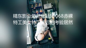 小胖哥沙发干漂亮外围兼职妹，摸舔抠插玩得不亦乐乎，各种角度全方位展示啪啪细节