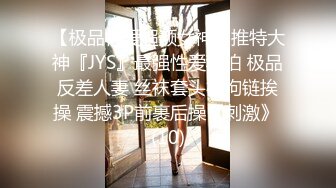 曾经爆红的性感漂亮空姐被老公带到酒店和好友一起3P大战