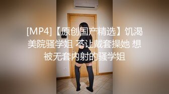 棕丝女友拿着屌往里插