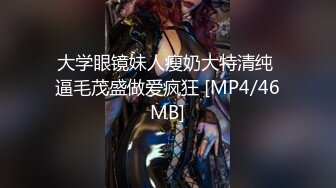 强烈推荐??漂亮宝妈??--完美白虎 掰开阴户直接看到子宫颈 ，儿子还在旁边打她屁股！