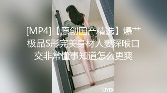 极品尤物！F罩杯网红女神！一对豪乳超粉嫩，开档黑丝骑乘位，操的奶子直晃动