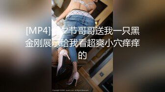 黑客破解家庭网络摄像头偷拍年轻性欲强的小夫妻孩子不在疯狂做爱，孩子在媳妇只能在床边抠逼.mp4