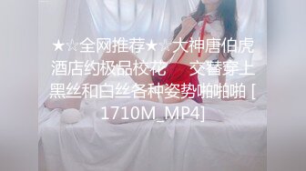 十一月新流出大神潜水上乐园更衣室四处游走偷拍❤️美女更衣御姐的迷人气质