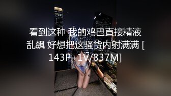 美女与男友在秘密的地方！