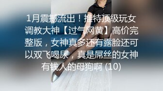 年轻漂亮的长发气质美女应该是第一次和网友偷偷开房,2人见面后美女有点不好意思开操,聊了一会被男扒光扑倒干!