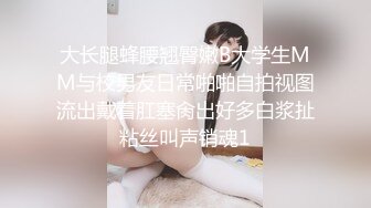 玩弄蓬松的巨大乳房，让您心满意足