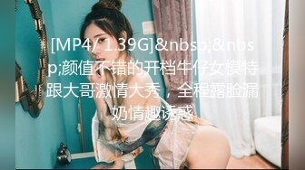 【女同】唯美画面 双女模仿和男人操逼自录.