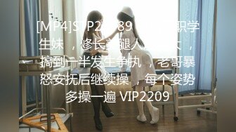 2024年4月最美哺乳期宝妈【哺乳期】为了生活下海~直播挤乳汁!湿哒哒，小少妇颇有几分姿色 (3)