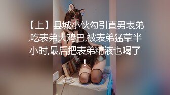 【家庭摄像头破解】骨感美女待客厅看电视，竟然给看哭啦，眼泪哗哗地流，还和狗狗亲嘴! (2)