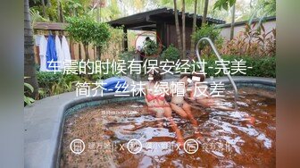 青春活力眼镜反差学生妹，长相老实，内心很开放，背後挂着自己写真艺术照