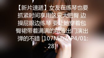 老王约了一个清纯模样的小少妇