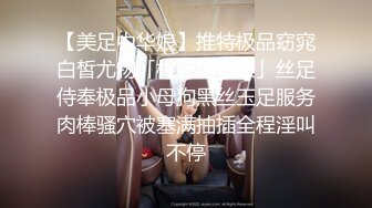 漂亮的姐妹花全程露脸跟狼友发骚，性感好身材各种展示，淫声荡语不断揉奶玩逼，给狼友看