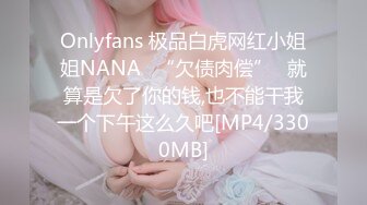 穿绿色衣服很美的小姐姐来试穿婚纱，身材好好，店员拿乳贴帮小姐姐扶好奶奶，穿白色婚纱 真是好漂亮的新娘了呢~