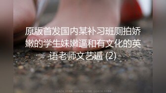 良家小少妇露脸宾馆一个人陪狼友撩骚，一再满足狼友的无理要求，看了奶子看逼逼还要自慰，裸身面对窗外刺激