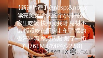 《极品CP魔手外购》经济型集体公寓女厕逼脸同框偸拍多位学生和上班族小姐姐方便