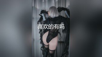 娃娃音超清纯金发萝莉萌妹，撩起衣服揉捏奶子，振动棒特写抽插粉穴，超级嫩进进出出，高潮搞得小穴很湿