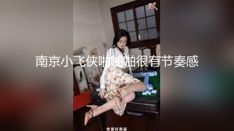 【裙底】痴汉视角，从桌下偷看老婆穿着开档黑丝，真空坐在商场休息区的凳子上张开腿自摸。-Pornhub.com