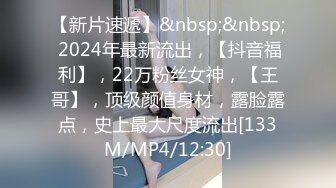 黑客破解学生情侣先洗个鸳鸯浴再换上情趣装玩69啪啪啪