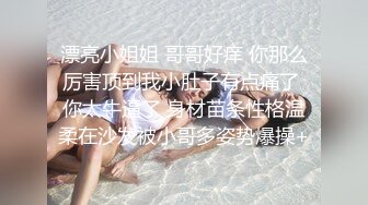 颜值比有些女明星还要高的极品性感小美女学人家搞直播赚钱，按粉丝要求到餐馆吃饭勾搭中年男酒店开房，无毛粉嫩逼