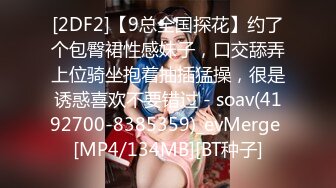 两个小骚逼快被大哥们玩坏了，床上的淫乱男女，揉奶玩逼道具抽插，口交大鸡巴让大哥舔逼