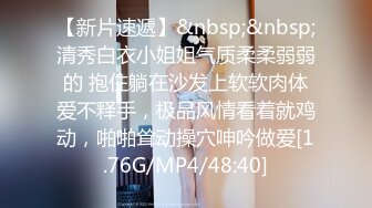 [MP4/880M]4/30最新 学妹尿尿帽子美眉一边看视频一边自慰摸了一手淫水VIP1196