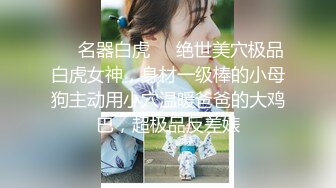 两个纹身骚女互相舌吻，吃对方口水吃到饱，舌尖伸进屁眼里面舔